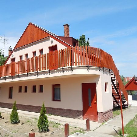 Napsugar Apartman Baja Exteriör bild