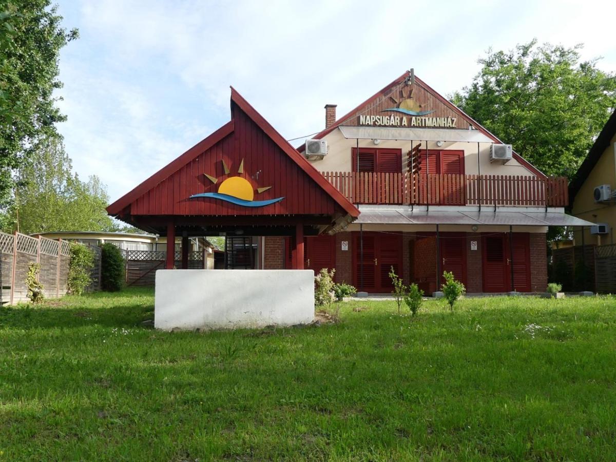 Napsugar Apartman Baja Exteriör bild