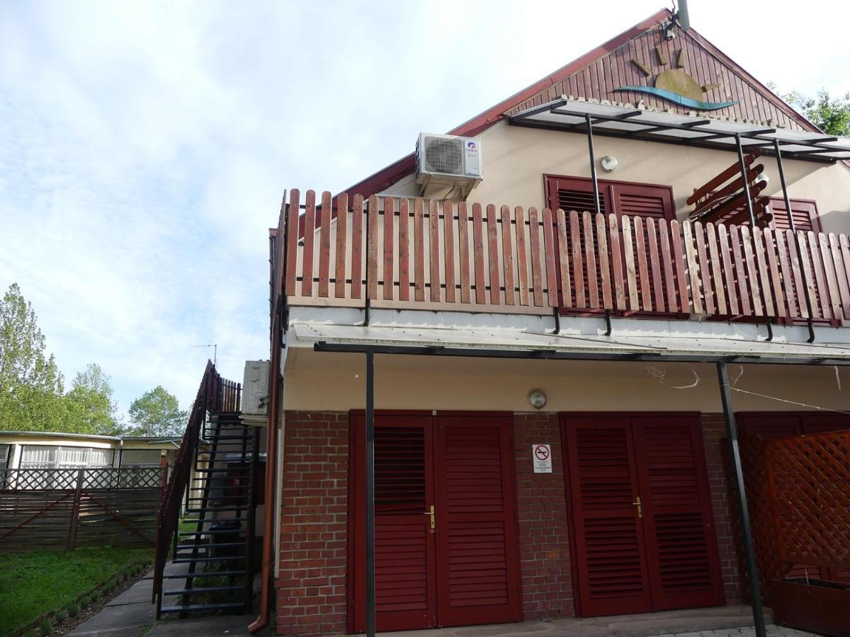 Napsugar Apartman Baja Exteriör bild