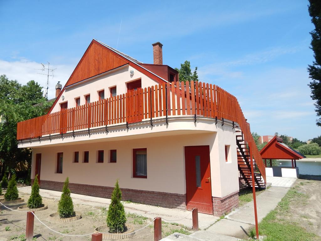 Napsugar Apartman Baja Exteriör bild